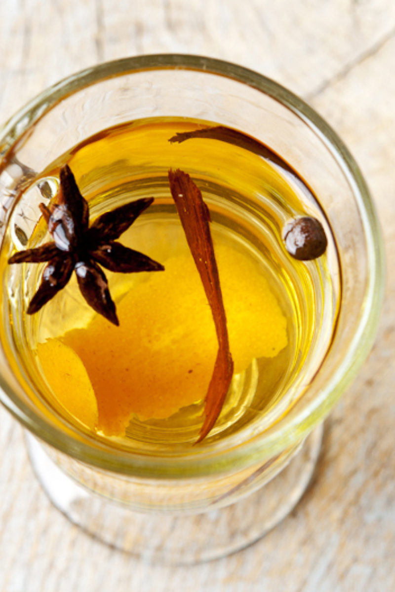 Elf Warmer: Mulled White Wine